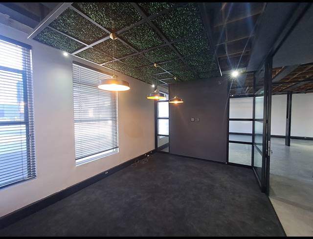 238M² OFFICE TO LET IN CRAIGHALL